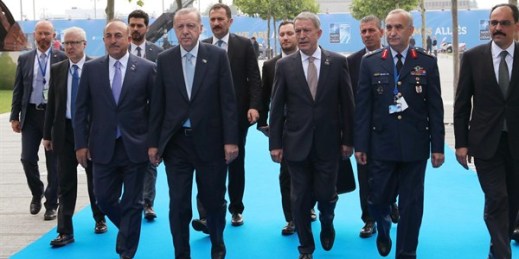 Turkish President Recep Tayyip Erdogan, accompanied by his entourage, heads to a working session of NATO heads of state during a summit in Brussels, July 12, 2018 (Presidency Press Service via AP).