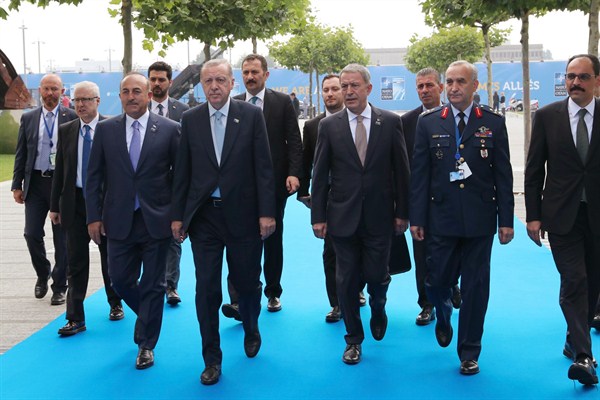 Turkish President Recep Tayyip Erdogan, accompanied by his entourage, heads to a working session of NATO heads of state during a summit in Brussels, July 12, 2018 (Presidency Press Service via AP).