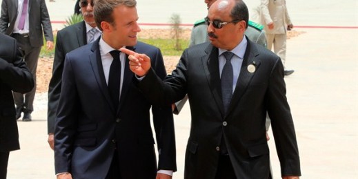Mauritania’s president, Mohamed Ould Abdel Aziz, welcomes his French counterpart Emmanuel Macron upon his arrival at Nouakchott airport, Mauritania, July 2, 2018 (AP photo by Ludovic Marin).