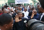 Angola’s newly inaugurated president, Joao Lourenco, shows his ink-stained finger as he faces the media after casting his vote in the recent election, Luanda, Angola, Aug. 23, 2017 (AP photo by Bruno Fonseca).