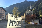 A banner in a town square in the French Alps reads “Welcome Refugees,” Chamonix, France, Oct. 22, 2016 (AP photo by Bertrand Combaldieu).