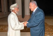 Omani Sultan Qaboos bin Said, left, and Israeli Prime Minister Benjamin Netanyahu in Muscat, Oman, Oct. 26, 2018 (Israeli Prime Minister’s Office photo via AP Images).