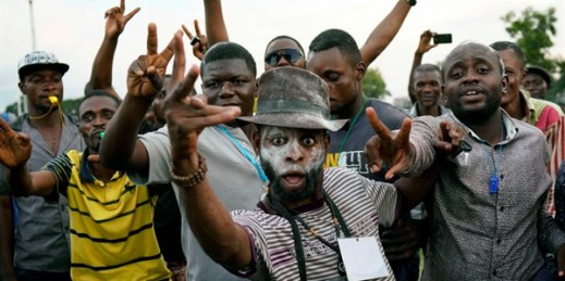 Supporters of presidential candidate Felix Tshisekedi wait for election results to be released, Kinshasa, Congo, Jan. 9, 2019 (AP photo by Jerome Delay).