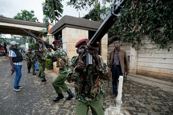 Kenyan security forces aim their weapons as they run through a hotel complex in Nairobi, Kenya, Jan. 15, 2019 (AP photo by Ben Curtis).