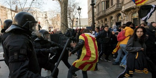 Catalan police officers clash with demonstrators during a general strike in Catalonia, Spain, Feb. 21, 2019 (AP photo by Emilio Morenatti).