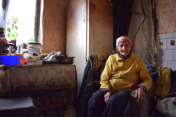 Maria Gorpynych sits in her home in the government-controlled village of Opytne, in eastern Ukraine, Nov. 25, 2018 (Photo by Natalie Vikhrov).