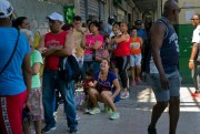 People wait in line to buy chicken at a government-run grocery store, Havana, Cuba, April 17, 2019 (AP photo by Ramon Espinosa).