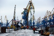 The trade port in Mariupol, eastern Ukraine, Dec. 2, 2018 (AP photo by Efrem Lukatsky).