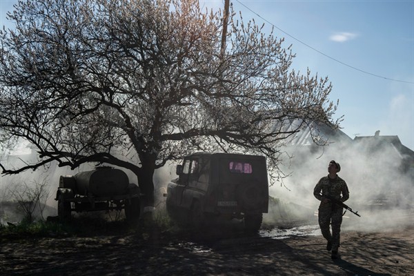 A Ukrainian serviceman guards a position near the frontline of the conflict in Mariinka, Donetsk region, eastern Ukraine, April 20, 2019 (AP photo by Evgeniy Maloletka).