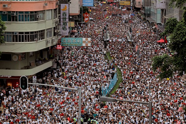 Protesters march along a downtown street against the proposed amendments to an extradition law in Hong Kong, June 9, 2019 (AP photo by Vincent Yu).