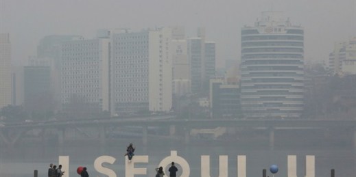 A Seoul cityscape covered with a thick haze of fine dust particles, South Korea, March 5, 2019 (AP photo by Ahn Youn).