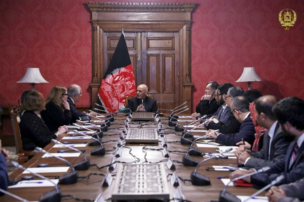 Afghan President Ashraf Ghani, center, speaks to U.S. peace envoy Zalmay Khalilzad, third left, at the presidential palace in Kabul, Jan. 28, 2019. (Photo by the Afghan Presidential Palace, via AP)