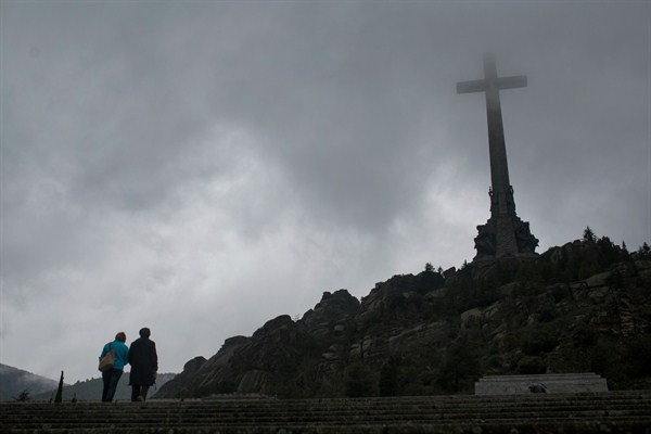 Tourists outside the tomb of former Spanish dictator Gen. Francisco Franco at El Valle de los Caidos, near Madrid, May 10, 2016 (AP photo by Francisco Seco).