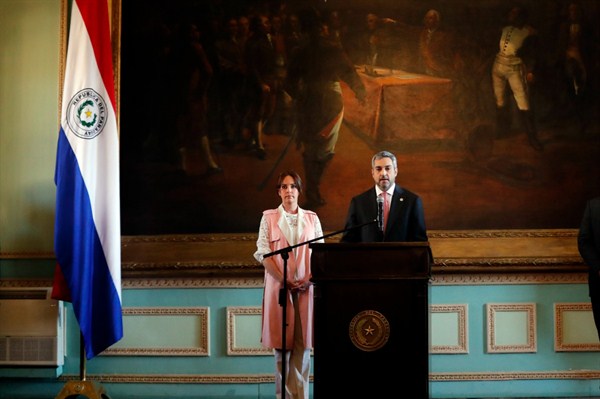 President Mario Abdo Benitez speaks to the nation, accompanied by his wife Silvana Lopez Moreira, from the Palacio de Lopez in Asuncion, Paraguay, Aug. 1, 2019 (AP photo by Jorge Saenz).