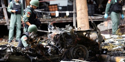 Thai bomb squad officers examine the wreckage of a car after an explosion outside a hotel in Pattani province, southern Thailand, Aug. 24, 2016 (AP photo by Sumeth Panpetch).