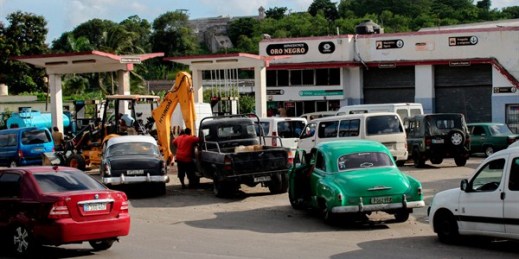 People line up with their vehicles to load up on fuel at a gas station in Havana, Cuba, Sept. 11, 2019 (AP photo by Ismael Francisco).