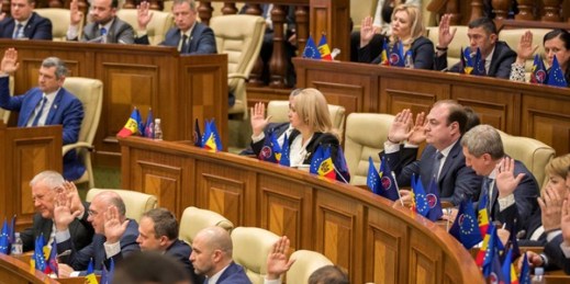 Moldovan members of parliament vote for a no-confidence motion against Prime Minister Maia Sandu’s government, Chisinau, Moldova, Nov. 12, 2019 (AP photo by Roveliu Buga).