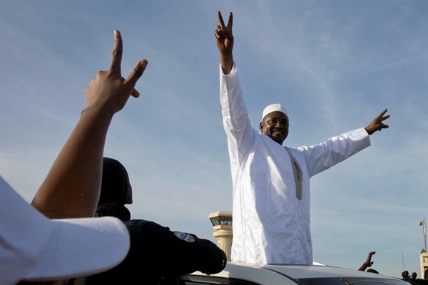 Gambian President Adama Barrow greets a crowd after arriving at Banjul airport in Gambia, Jan. 26, 2017 (AP photo by Jerome Delay).