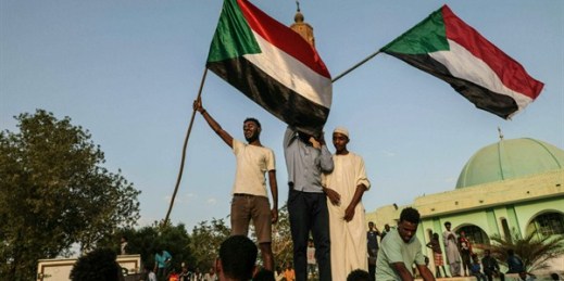 Sudanese people celebrate in the streets of Khartoum after ruling generals and protest leaders announced they have reached an agreement on the disputed issue of a new governing body, July 5, 2019 (AP photo).