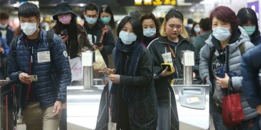 Commuters wearing masks at a metro station in Taipei, Taiwan, which has recorded 13 cases of coronavirus, Jan. 28, 2020 (AP photo by Chiang Ying-ying).