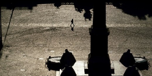 A lone person crosses Piazza del Popolo in Rome, March 19, 2020 (AP photo by Andrew Medichini).