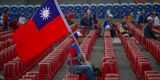 A supporter of Han Kuo-yu, Taiwan’s 2020 presidential election candidate for the KMT, holds a Taiwan flag as he waits for the start of a campaign rally in Kaohsiung, Taiwan, Jan 10, 2020 (AP photo by Ng Han Guan).