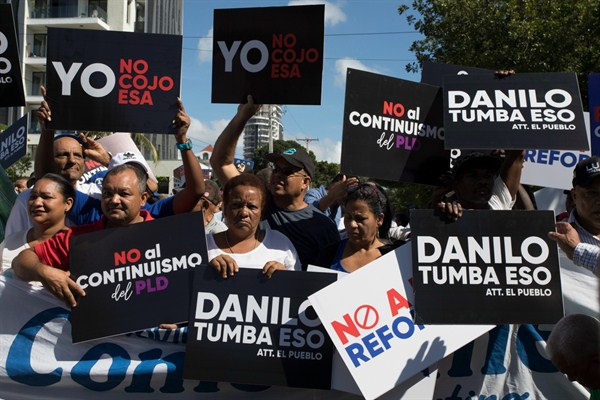 People protesting a constitutional reform that would have allowed Dominican President Danilo Medina a third term in office, Santo Domingo, Dominican Republic, July 12, 2019 (AP photo by Tatiana Fernandez).