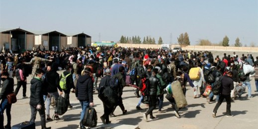 Thousands of Afghan migrants enter Afghanistan at the Islam Qala border crossing with Iran, March 18, 2020 (AP photo by Hamed Sarfarazi).