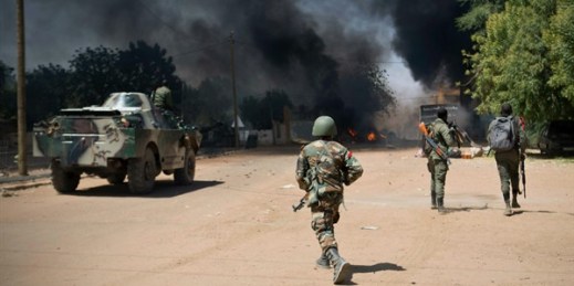 Malian soldiers, working with French forces, battle jihadist insurgents in Gao, Mali, Feb. 21, 2013 (AP photo).