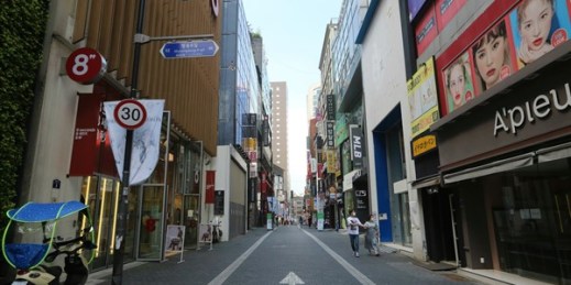 A nearly empty shopping street in Seoul, South Korea, Aug. 23, 2020 (AP photo by Ahn Young-joon).