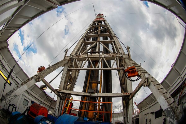 A shale gas well drilling site in St. Mary’s, Pennsylvania, March 12, 2020 (AP photo by Keith Srakocic).