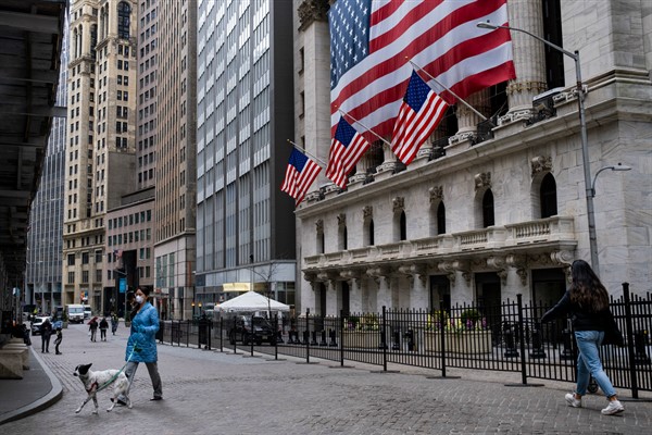 Streets and sidewalks are mostly empty near the New York Stock Exchange, March 16, 2020 (AP photo by Craig Ruttle).