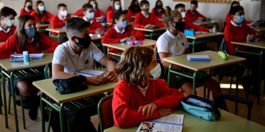 Students attend their first day of class since the pandemic paralyzed Spain six months ago, in Pamplona, Spain, Sept. 7, 2020 (AP photo by Alvaro Barrientos).