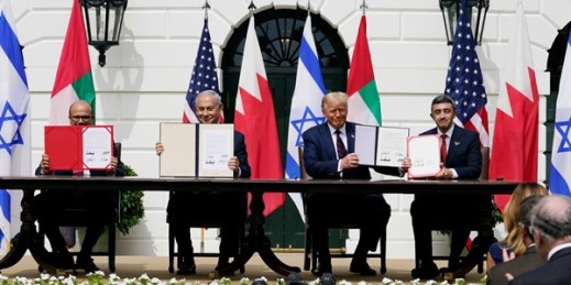 U.S. President Donald Trump, Israeli Prime Minister Benjamin Netanyahu and the foreign ministers from the United Arab Emirates and Bahrain attend the Abraham Accords signing ceremony in Washington, Sept. 15, 2020 (AP photo by Alex Brandon).