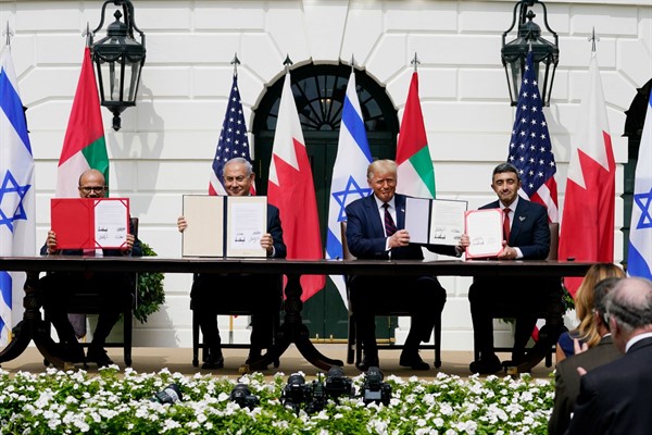 U.S. President Donald Trump, Israeli Prime Minister Benjamin Netanyahu and the foreign ministers from the United Arab Emirates and Bahrain attend the Abraham Accords signing ceremony in Washington, Sept. 15, 2020 (AP photo by Alex Brandon).