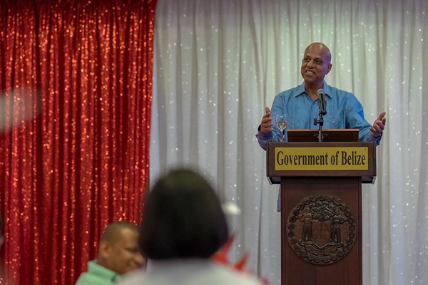 Belize’s prime minister, Dean Barrow, delivers a speech at a dinner banquet in honor of Taiwanese President Tsai Ing-wen, Belmopan, Belize, Aug. 17, 2018 (flickr photo by the Office of the President of Taiwan).