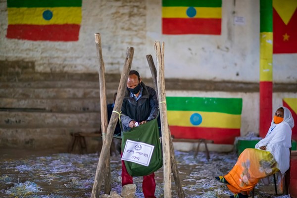 A man casts his vote in a local election in Mekelle, the capital of the Tigray region, in Ethiopia, Sept. 9, 2020 (AP photo).