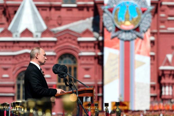 How Russia’s Putin Is Viewing the Crises in His Backyard
