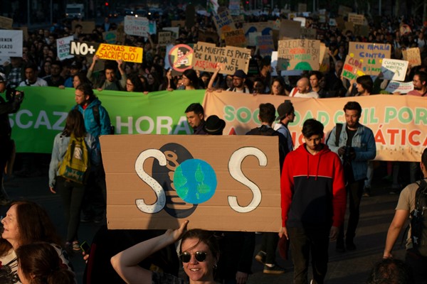 A climate protest rally in Santiago, Chile, Sept. 27, 2019 (AP photo by Esteban Felix).