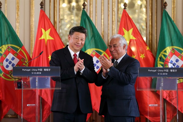 Chinese leader Xi Jinping and Portuguese Prime Minister Antonio Costa applaud after the signing of agreements between the two countries, in Queluz, Portugal, Dec. 5, 2018 (AP photo by Armando Franca).