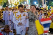 Thailand’s King Maha Vajiralongkorn, center left, and Queen Suthida, center right, greet supporters in Bangkok, Thailand, Nov. 1, 2020 (AP photo by Wason Wanichakorn).