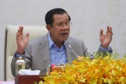 Cambodian Prime Minister Hun Sen delivers a speech at the Peace Palace in Phnom Penh, Jan. 30, 2020 (AP photo by Heng Sinith).