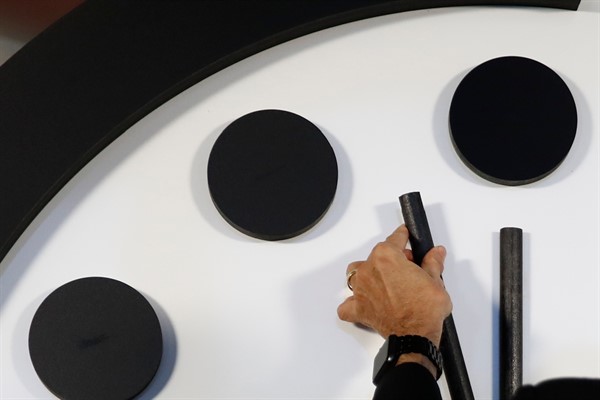 Robert Rosner, chairman of the Bulletin of the Atomic Scientists, moves the minute hand of the Doomsday Clock closer to midnight during a news conference in Washington, Jan. 25, 2018 (AP Photo by Carolyn Kaster).