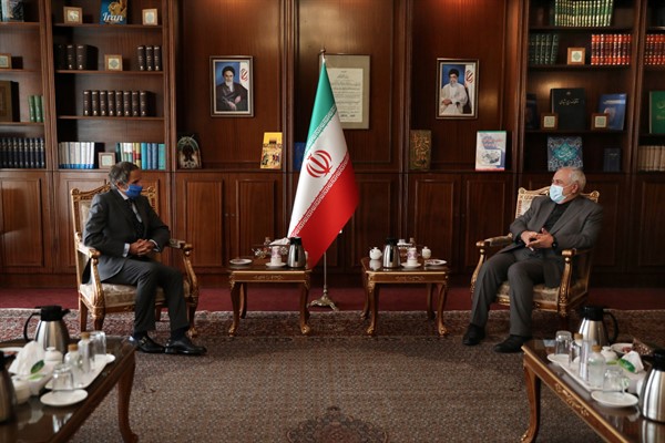 Director general of the International Atomic Energy Agency, Rafael Mariano Grossi, left, and Iranian Foreign Minister Mohammad Javad Zarif attend a meeting in Tehran, Iran, Aug. 25, 2020 (AP photo by Vahid Salemi).