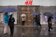 An H&M clothing store at a shopping mall in Beijing, March 26, 2021 (AP photo by Mark Schiefelbein).
