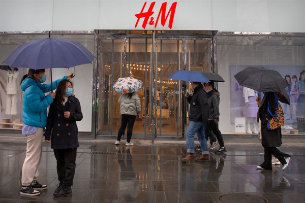 An H&M clothing store at a shopping mall in Beijing, March 26, 2021 (AP photo by Mark Schiefelbein).