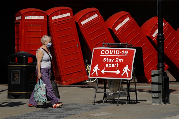 A sign asks people to stay 2 meters apart to reduce the spread of COVID-19, London, June 22, 2020 (AP photo by Matt Dunham).