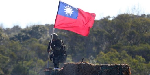 A soldier holds a Taiwanese national flag during a military exercise in Hsinchu County, northern Taiwan, Jan. 19, 2021 (AP photo by Chiang Ying-ying).