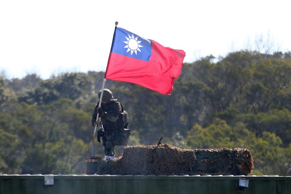 A soldier holds a Taiwanese national flag during a military exercise in Hsinchu County, northern Taiwan, Jan. 19, 2021 (AP photo by Chiang Ying-ying).