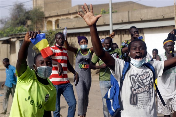 People protest against the rule of a transitional military council headed by the son of the late President Idriss Deby, in N’Djamena, Chad, April 27, 2021 (AP photo by Sunday Alamba).